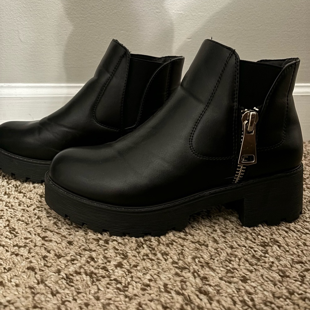 Cute platform booties with zipper on the side